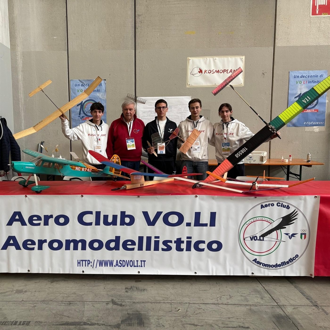 Lo stand dell'Aero Club VO.LI con i modelli esposti