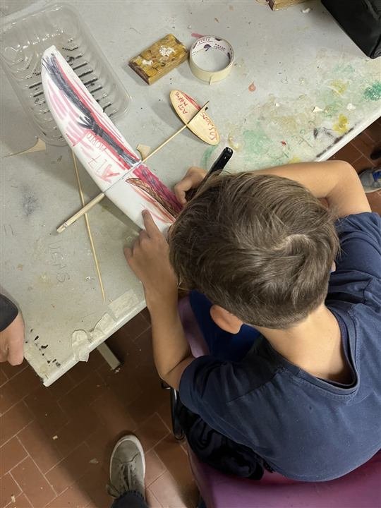 In laboratorio, la decorazione dell'ala