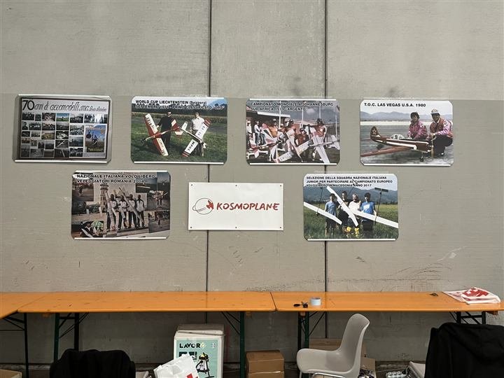 L'allestimento dello stand, con le foto della nostra storia