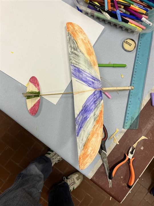 Un modello decorato a mano